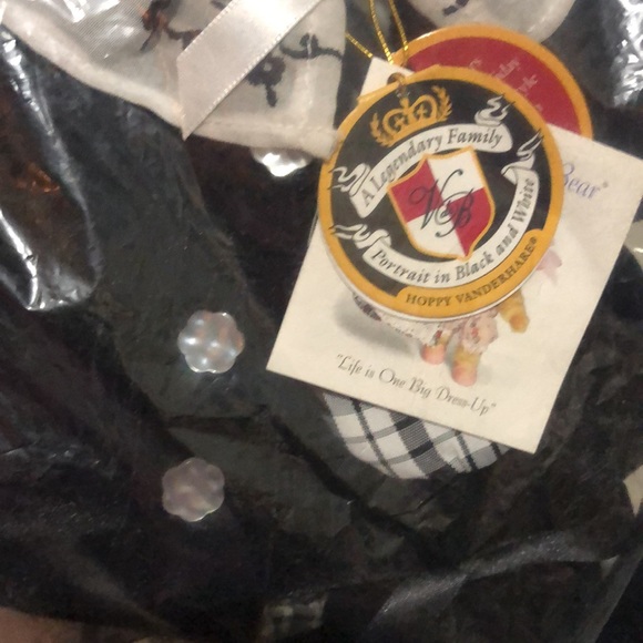 Muffy Vanderbear Portrait in Black and White HOPPY outfit - Picture 3 of 3